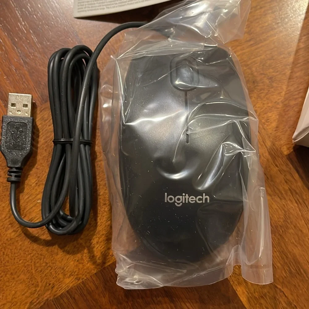 NEVER USED LOGITECH B100 FULL SIZED CORDED MOUSE
